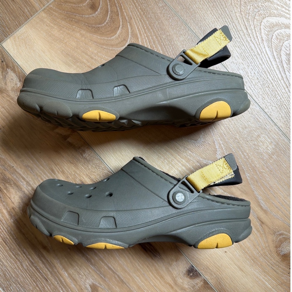 Crocs Mens 7 Womens 9 All-Terrain Lined Clogs Dusty Olive Green Adjustable Strap